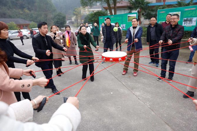 齐心小球击鼓.jpg