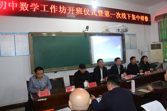 会场主席台.JPG