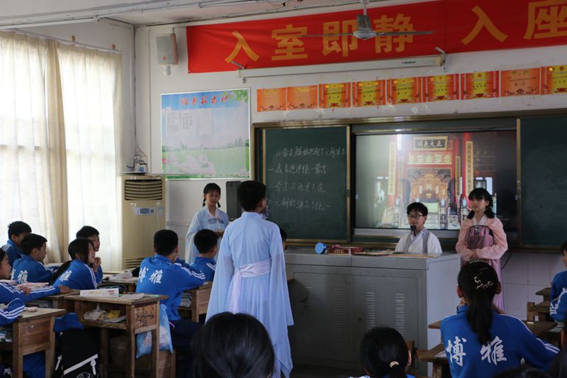 邓平老师的生本历史课表演”文天祥誓死不降“.JPG