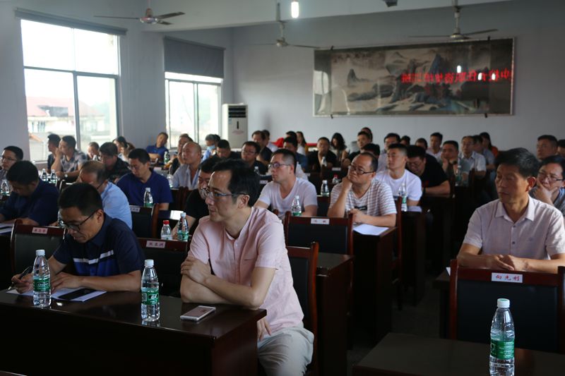 校长们在聆听蔡志坚讲座.JPG