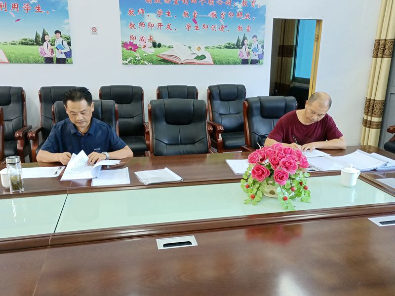 查阅资料.jpg